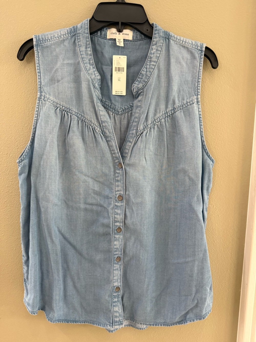 cloth & stone Light Chambray Sleeveless Button-Front Top